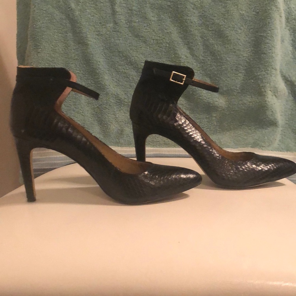 Ann Taylor Croc Embossed Leather Pumps w/ Straps!!